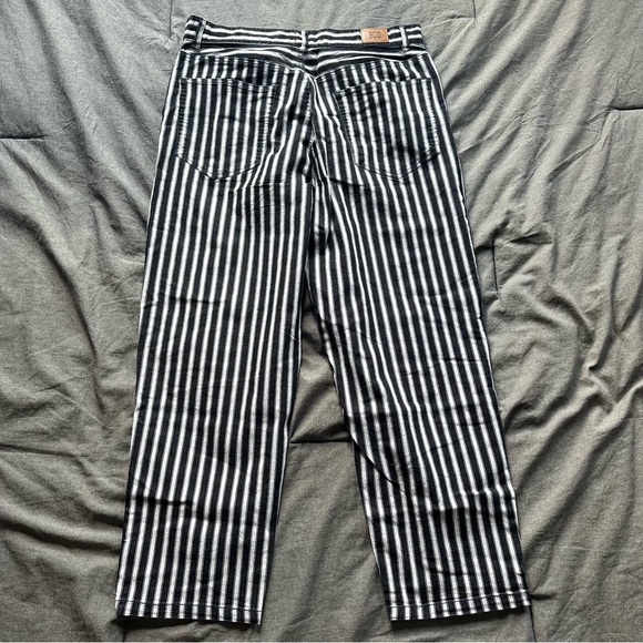Urban Outfitters Black and White Cropped Striped Denim Pants - Size 30x32 - Picture 3 of 7